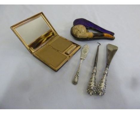 A quantity of collectables to include a compact, a pipe in fitted case, a silver butter knife and a silver button hook and ma