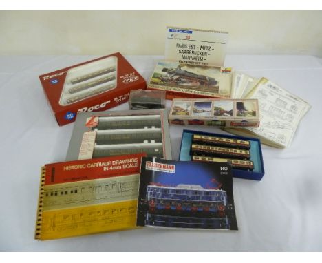 A quantity of HO gauge model railways to include Roco, Lima, Walthers, a kit build, diagrams and catalogues