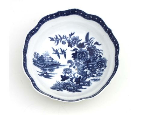 A Worcester First Period blue &amp; white fence pattern scalloped rim bowl, 14cms diameter.Condition ReportGlaze fault to the