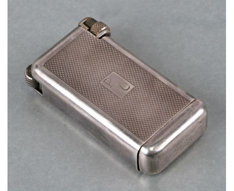 A Querceia Flaminaire Grillion white metal cased (possibly silver) French gas lighter, 7cms high.