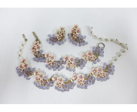 Suite of vintage costume jewellery with paste and enamelled flowers and faux crystal drops, comprising necklace, bracelet and