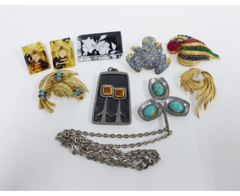 Vintage costume jewellery to include a Danish pewter pendant necklace, Trifari paste set brooches, Lucite earrings and a mill