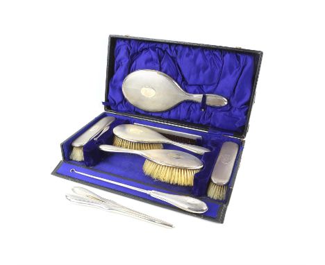 George V silver backed dressing table set with engine turned decoration, comprising mirror, four brushes, comb, two button ho