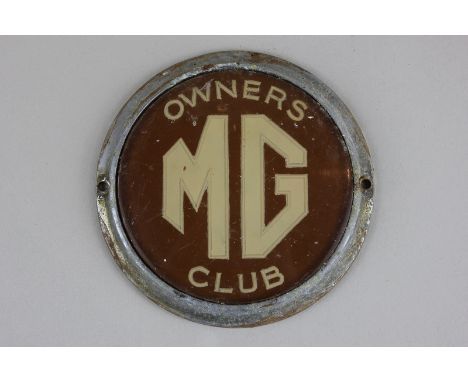 Automobilia, an MG Owner's Club car badge in brown, 9cm