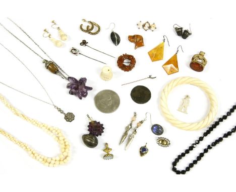 A collection of jewellery, to include a gold crescent and star stick pin, (tested as 9ct gold), an early 20th century carved 