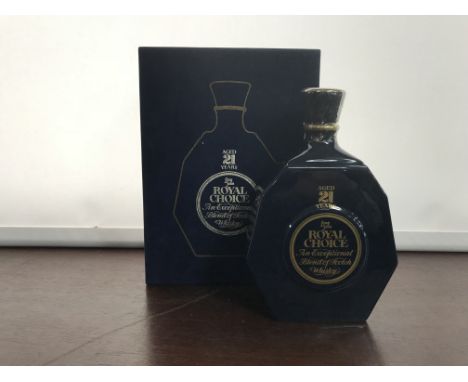 LONG JOHN ROYAL CHOICE AGED 21 YEARS
Blended Scotch Whisky
No capacity or strength stated, blue ceramic bottle in box. CONDIT