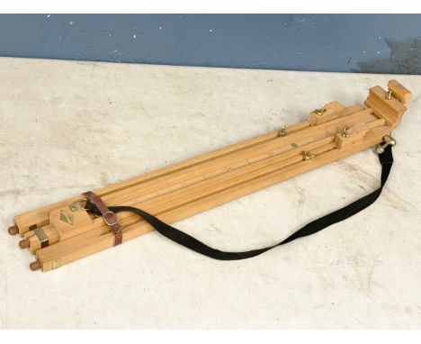 A wooden easel by Daler-Rowney 