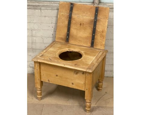 A Victorian pine commode. 