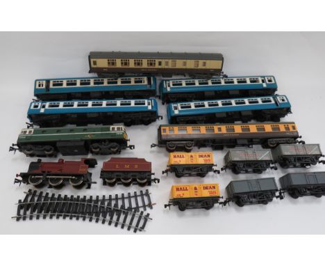 Selection of 0 Gauge Trains, Carriages and Track produced by Lima.  Including LMS engine 4683 and tender ... 6 x various carr