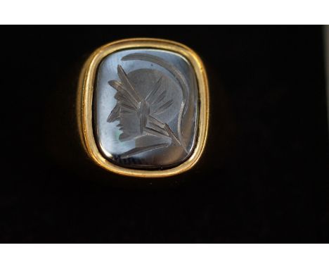 9ct Gold roman intaglio ring Weight 9.2g Size R 