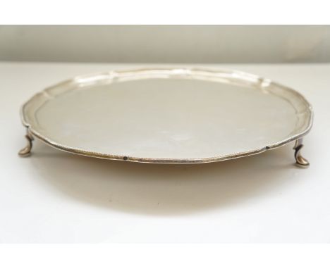 Silver 3 footed salver D &amp; j Welby silver smiths London 1923 Weight 929g Diameter 31 cm 