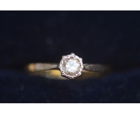 18ct Gold diamond ring. Size L.5