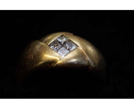 18ct Gold 4 stone gents diamond ring, hallmark rubbed. Size Q Weight 7.5g