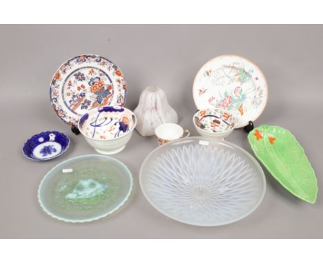 A group lot of ceramics and glassware to include Beswick dish formed as a leaf, art glass lamp shade, uranium glass dish, mil