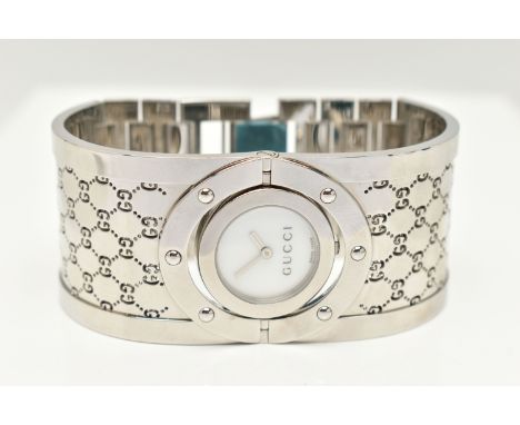 A LADIES 'GUCCI' WRISTWATCH, a quartz movement, 'Twirl' watch, round rotating mother of pearl dial, signed 'Gucci' approximat