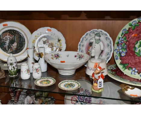A GROUP OF NAMED CERAMICS, comprising a Minton 'Marlow' pattern fruit bowl, diameter 22.5cm, a musical Royal Doulton 'Snowman