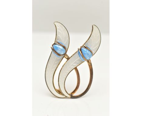 A NORWEGIAN 'ASKEL HOLMSEN' BROOCH, a gilt brooch depicting two leaves and two flowers, with blue and white  guilloche enamel