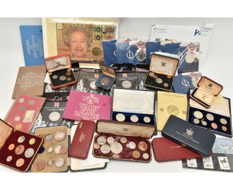 A CARDBOARD BOX CONTAINING CASED COINS AND YEAR COIN SETS, to include UK 1977 1978, Austria Proofs 1969, Russia Leningrad min