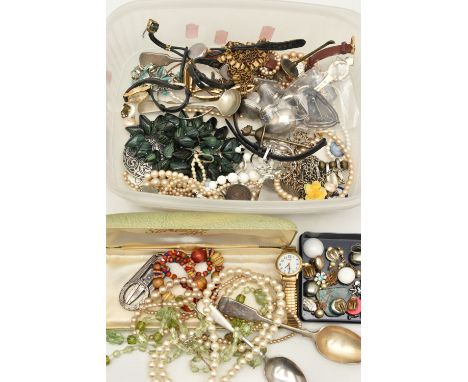 A SMALL PLASTIC BOX OF JEWELLERY, WRISTWATCHES AND OTHER ITEMS, to include a single silver Winners teaspoon, engraved to the 