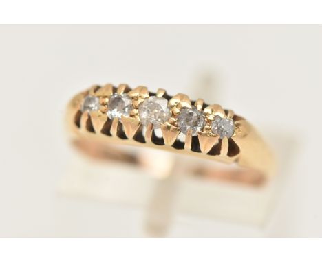 A YELLOW METAL DIAMOND RING, set with five graduated diamonds, estimated total diamond weight 0.20ct, claw set to a polished 