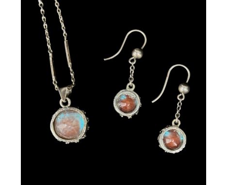 A good late 19thC or early 20thC Czech Saphiret and white metal necklace and earring set, the pendant set with a circular fac