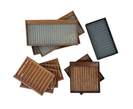 Ten various vintage fountain pen display trays, all unbranded, comprising three light oak trays with grey felt slot covering,