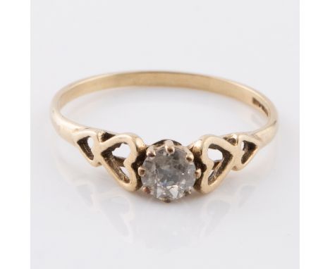 A late 20th century 9ct gold and CZ ring with heart-shaped mounts, with hallmarks for Wyaton Green Birmingham, ring size P1/2