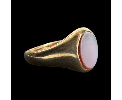 A yellow metal signet ring, probably Victorian or early 20thC, probably 9ct gold, set with an oval panel of carnelian overlai