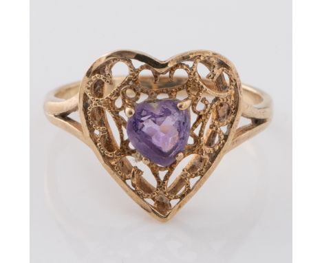 A heart-shaped amethyst set in a 9ct gold wirework mount, ring size P, total weight 2g. (LC162288)CONDITION: In excellent con