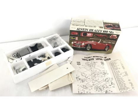 A Wills Finecast metal auto kit of a Lotus Seven. Looks to be complete, part started. Together with a unassembled 1:25 scale 