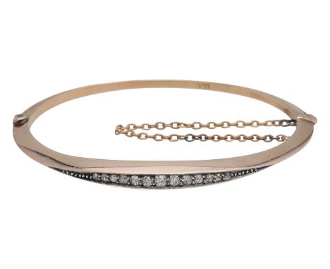 A Victorian diamond set hinged banglewith 15ct stamped to the inside, featuring matching old cut diamonds in a graduating cut