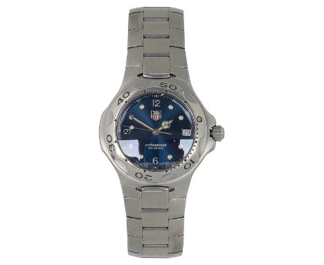A gentleman's Tag Heuer Professional 200 metres stainless steel wristwatch Ref WL1113blue dial with Arabic quarter numerals, 