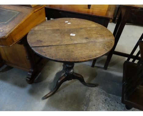 A 19th Century Circular Topped Oak Tripod Table