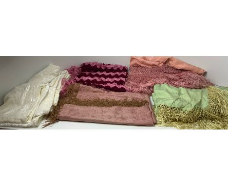 4x Fringe Tablecloths and White Scarf 