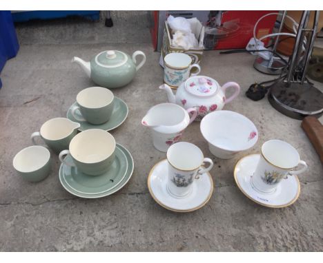 A COLLECTION OF ASSORTED CERAMICS TO INCLUDE A POOLE TEASET FOR TWO PEOPLE AND A PAIR OF ROYAL WORCESTER CUPS AND SAUCERS AND