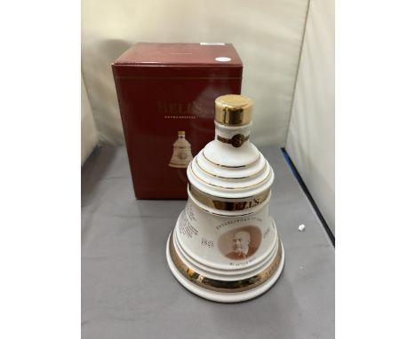A  BOXED AND SEALED BELL'S EXTRA SPECIAL OLD SCOTCH WHISKY BEING A LIMITED EDITION CHRISTMAS 2000 IN A PORCELAIN DECANTER