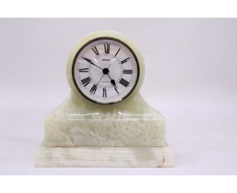 A HEAVY ONYX STYLE MANTLE CLOCK, HEIGHT 15CM