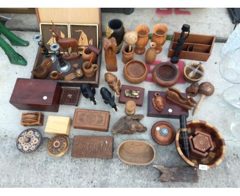 A COLLECTION OF TREEN ITEMS TO INCLUDE ANIMAL FIGURES, TRINKET BOXES AND VASES ETC