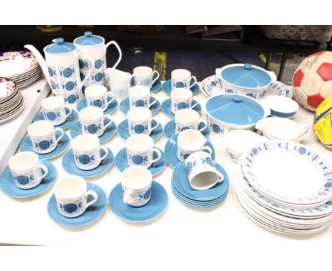 A LARGE QUANTITY OF 1960'S JOHNSON BROTHERS TEA AND DINNER WARE TO INCLUDE COFFEE POTS, JUGS, PLATES, SERVING TUREENS, SERVIN
