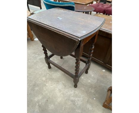 AN EARLY 20TH CENTURY OVAL OAK GATE LEG TABLE ON BARLEY TWIST LEGS, 35" X 24" OPENED