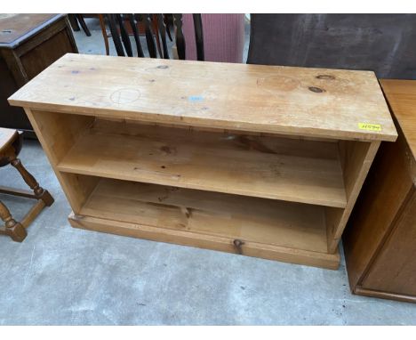 A PINE LOW TWO TIER STORAGE SHELF UNIT, 40.5" WIDE