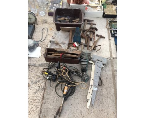 A COLECTION OF TOOLS TO ICLUDE TROWELS, HAMMERS AND ASOLDERING IRONS ETC