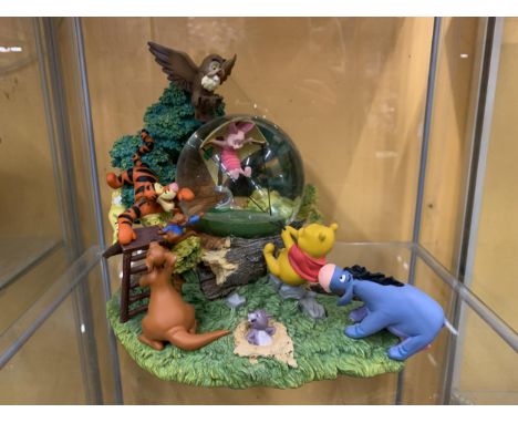 A RARE WINNE THE POOH AND FRIENDS BLUSTERY DAY DISNEY MUSICAL SNOW GLOBE SEEN WORKING BUT NO WARRANTY