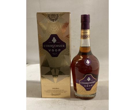 A BOXED BOTTLE OF COURVOISIER V.S.O.P FRENCH COGNAC - 70 CL