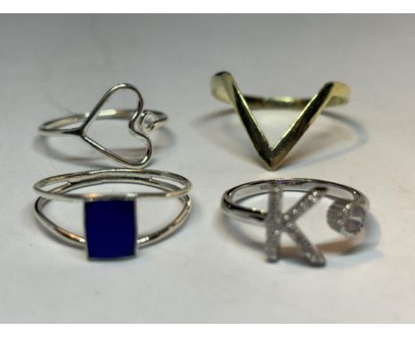 FOUR MARKED SILVER RINGS TO INCLUDE A K INITIAL AND A GOLD PLATED WISHBONE