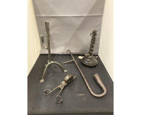 FOUR VINTAGE ITEMS TO INCLUDE AN 18TH CENTURY CANDLESTICK ON A FRUIT WOOD BASE, TWO RUSH LIGHT HOLDERS AND A PAIR OF SNUFFERS