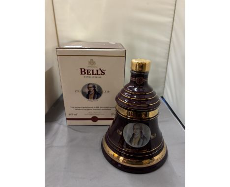 A BOXED AND SEALED BELL'S EXTRA SPECIAL OLD SCOTCH WHISKY A LIMITED EDITION FOR CHRISTMAS 2002 IN A PORCELAIN DECANTER