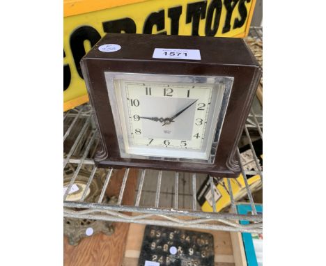A SMALL RETRO SMITH SECTRIC BAKELITE MANTLE CLOCK