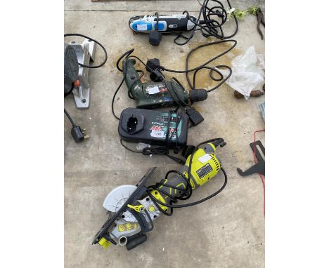 THREE POWER TOOLS AND A BATTERY CHARGER TO INCLUDE A RYOBI MINI CIRCULAR SAW AND A MACALLISTER MULTI TOOL ETC