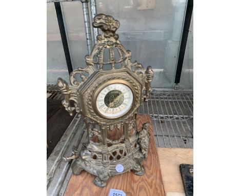 AN ORNATE DECORATIVE BRASS MANTLE CLOCK
